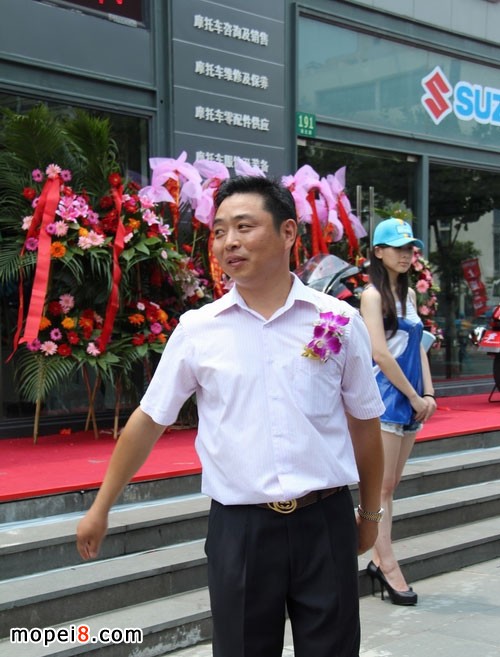 上海東州摩托車(chē)銷(xiāo)售公司總經(jīng)理周少鋒