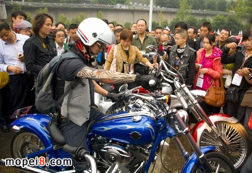 資深大排量摩托車(chē)玩家梁勇