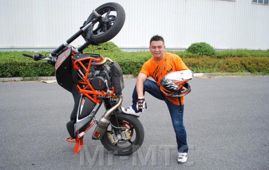 超強摩托車特技車手—胡海