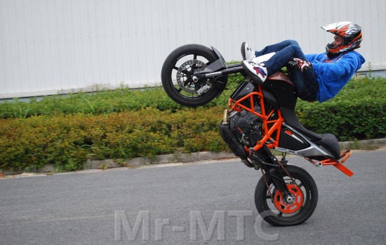 超強摩托車特技車手—胡海