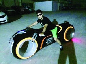 南京小伙花百萬(wàn)買(mǎi)“創(chuàng)戰(zhàn)紀(jì)道具摩托車