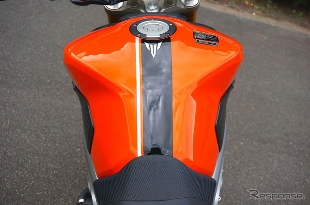 雅馬哈運(yùn)動輕型摩托車MT-09