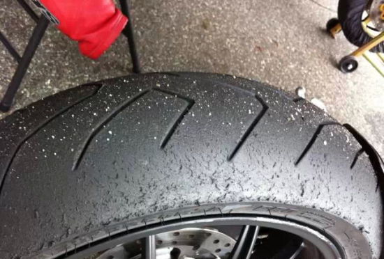 摩托車輪胎 彎道處于滑動狀態(tài)