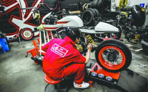 美華裔車迷手工打造摩托車獲獎(jiǎng)