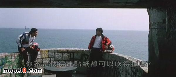 騎機(jī)車(chē)快到連貼紙都能被吹掉
